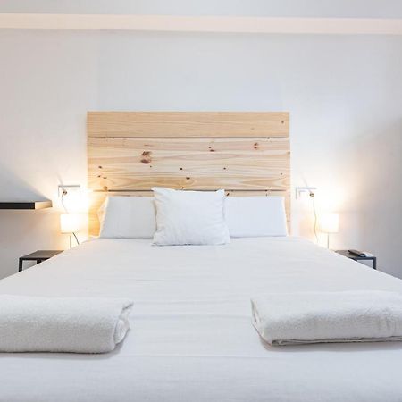 Хостел Easy Sants By Bossh! (Adults Only) Барселона Экстерьер фото