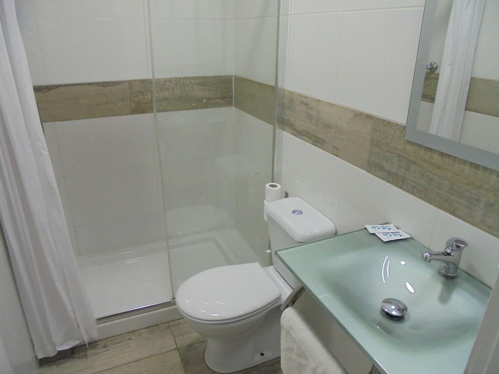 Хостел Easy Sants By Bossh! (Adults Only) Барселона Экстерьер фото